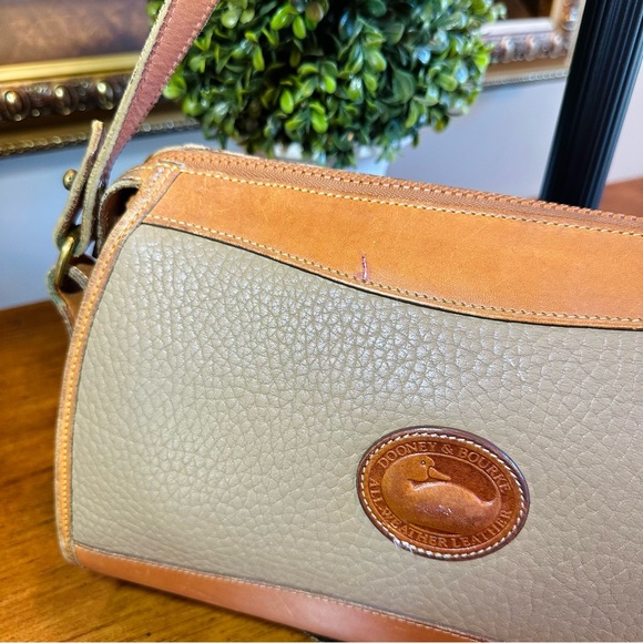 🛍️🛍️ AUTHENTIC DOONEY & BOURKE TOUPE / BROWN CROSSBODY BAG 🩷 💼 GOOD COND - Picture 4 of 11